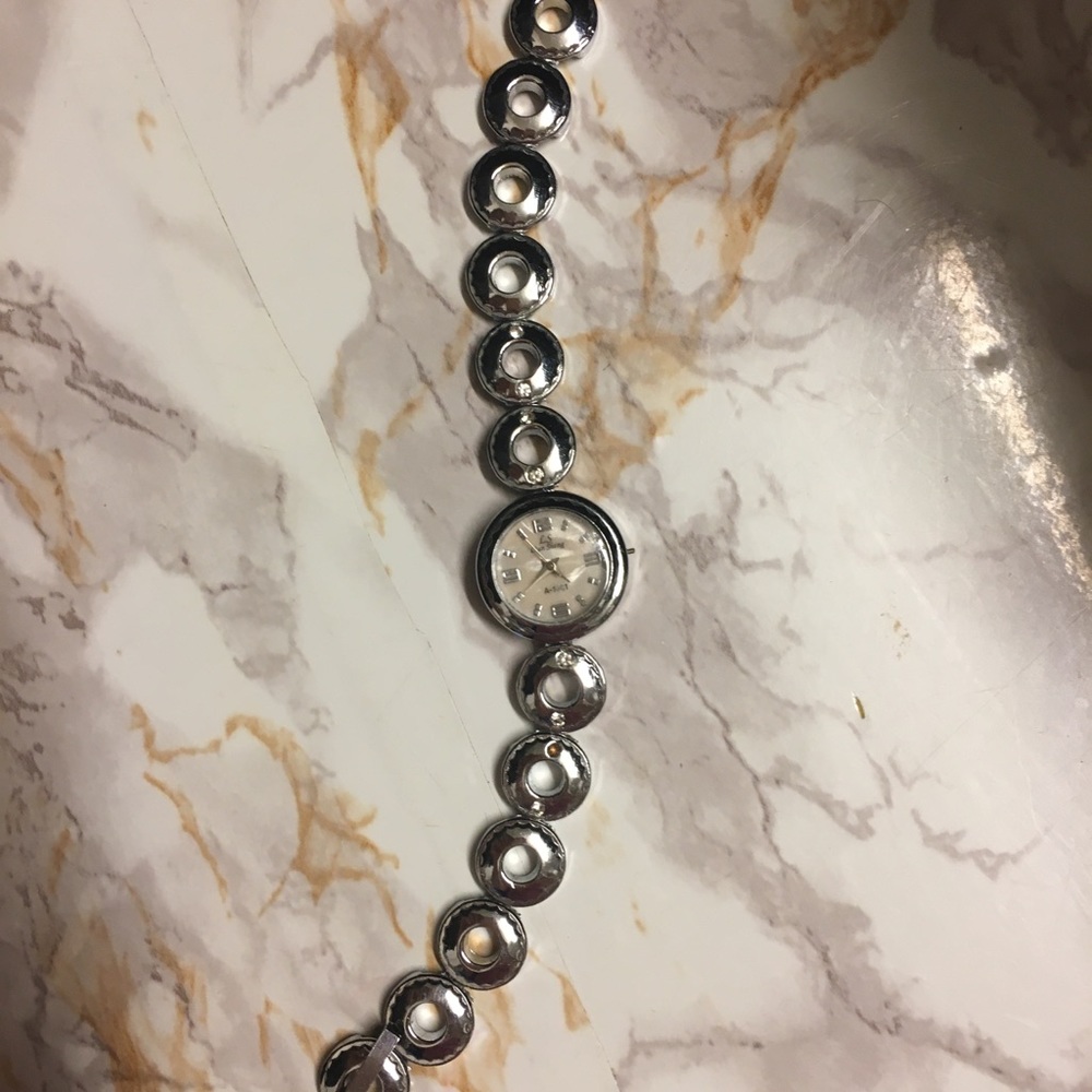 Watch - Picture 2 of 4